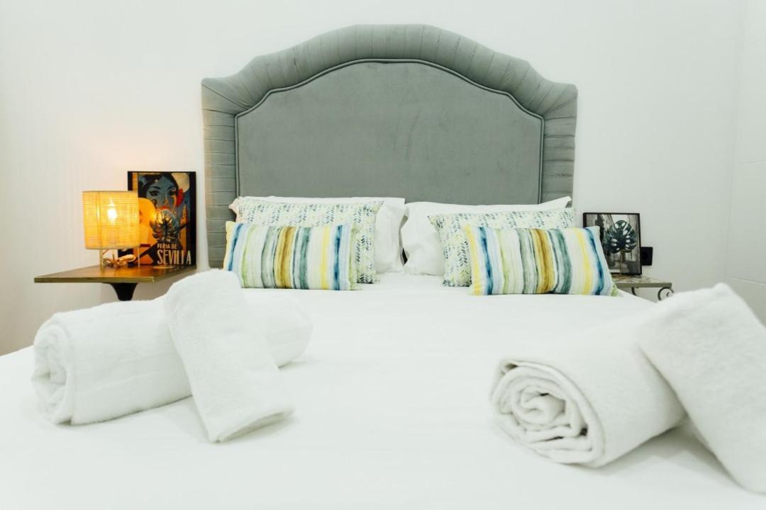 Modern With Seasonal Swimming Pool- 1Bd 1Bth- Goyeneta Apartment Севиля Екстериор снимка