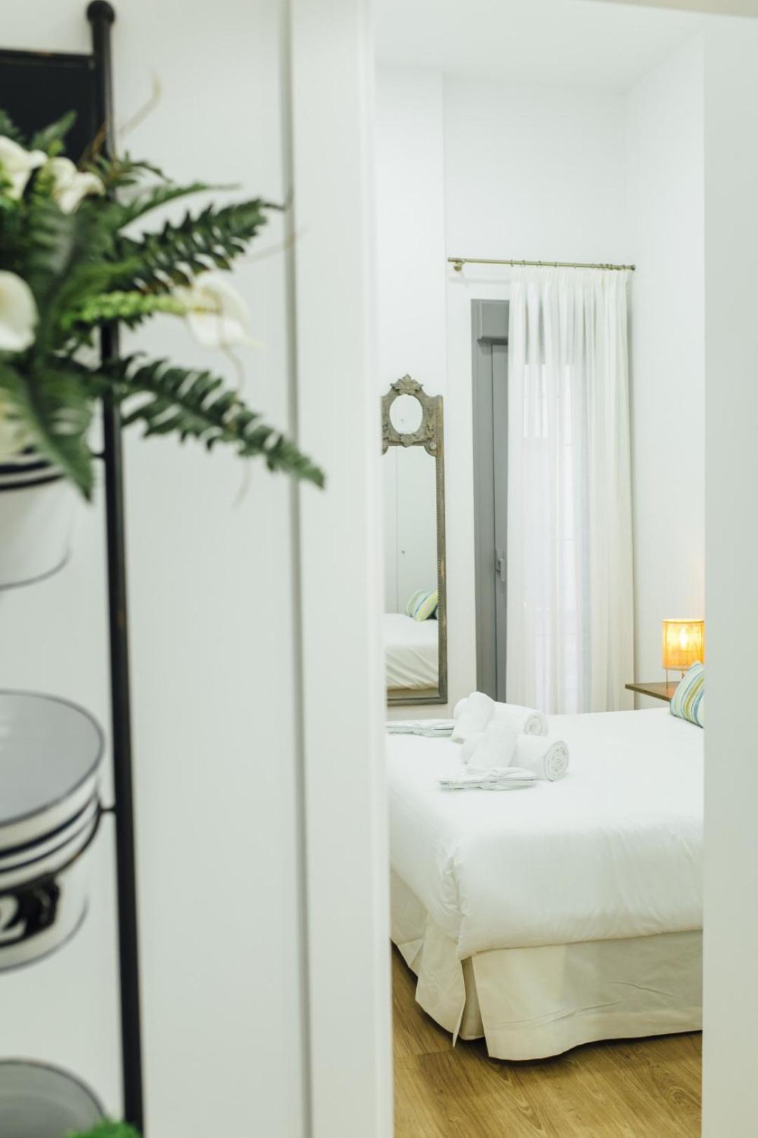 Modern With Seasonal Swimming Pool- 1Bd 1Bth- Goyeneta Apartment Севиля Екстериор снимка