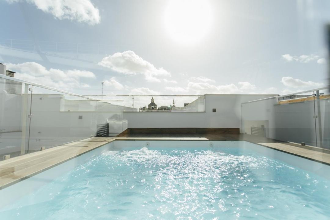 Modern With Seasonal Swimming Pool- 1Bd 1Bth- Goyeneta Apartment Севиля Екстериор снимка