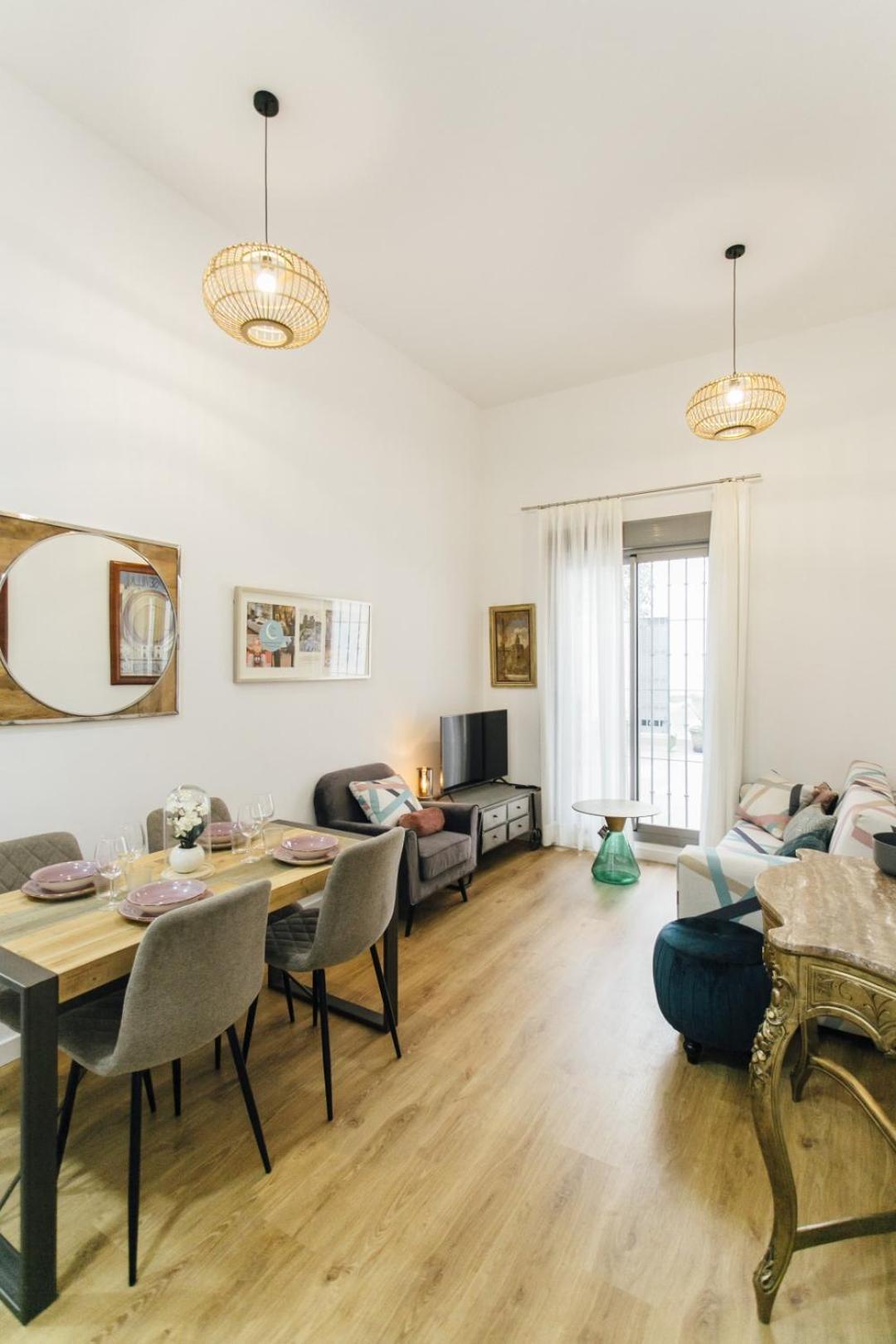 Modern With Seasonal Swimming Pool- 1Bd 1Bth- Goyeneta Apartment Севиля Екстериор снимка