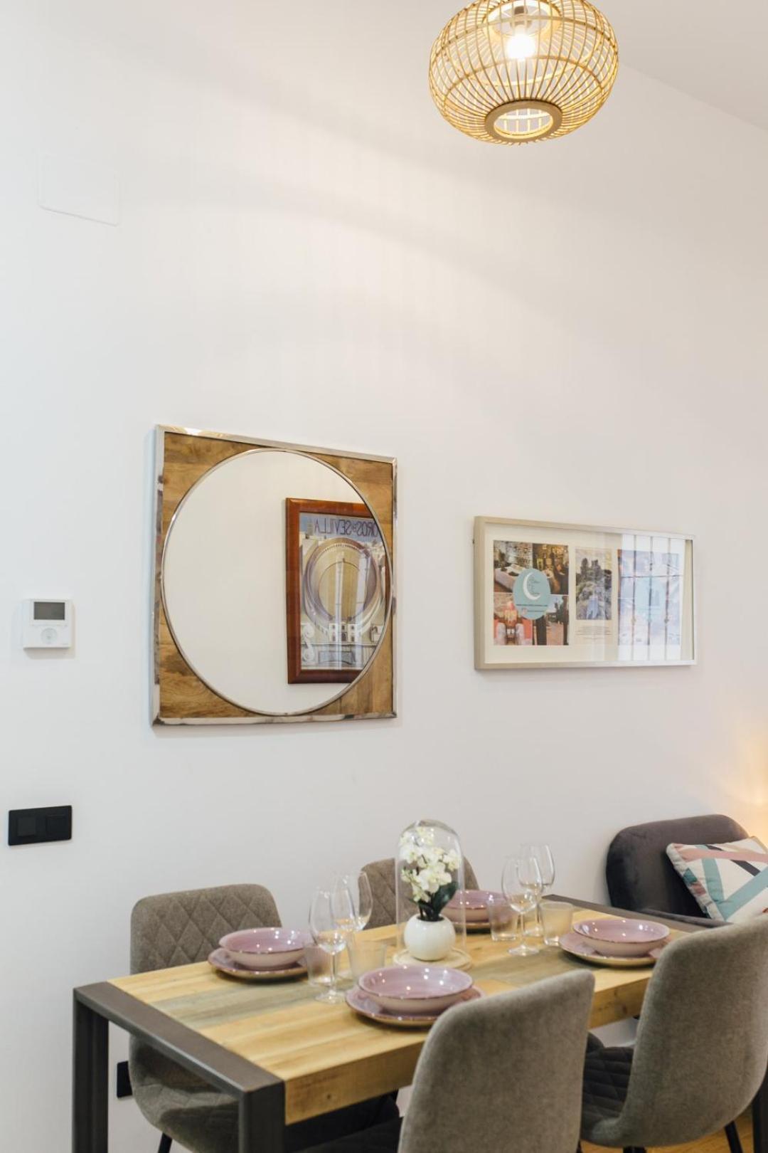 Modern With Seasonal Swimming Pool- 1Bd 1Bth- Goyeneta Apartment Севиля Екстериор снимка